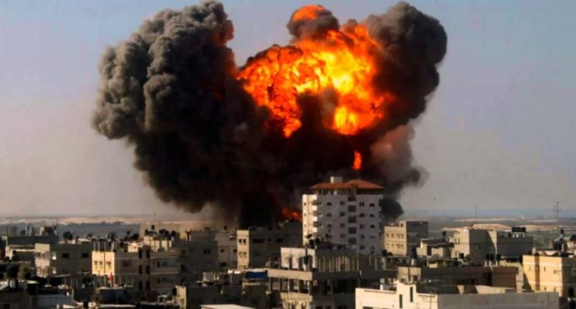 عاشراً: قصف المناطق الآهلة بالسكان بالبراميل المتفجرة