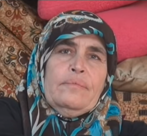 (العربية) “صبحية الأحمد”: اعتقلوها بذريعة باطلة وفاوضوا زوجها على مختطفين لدى جبهة النصرة