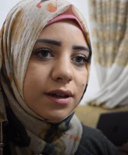 (العربية) 5 سنوات في المعتقل: فتاة سورية اعتقلت عن طريق الهاتف